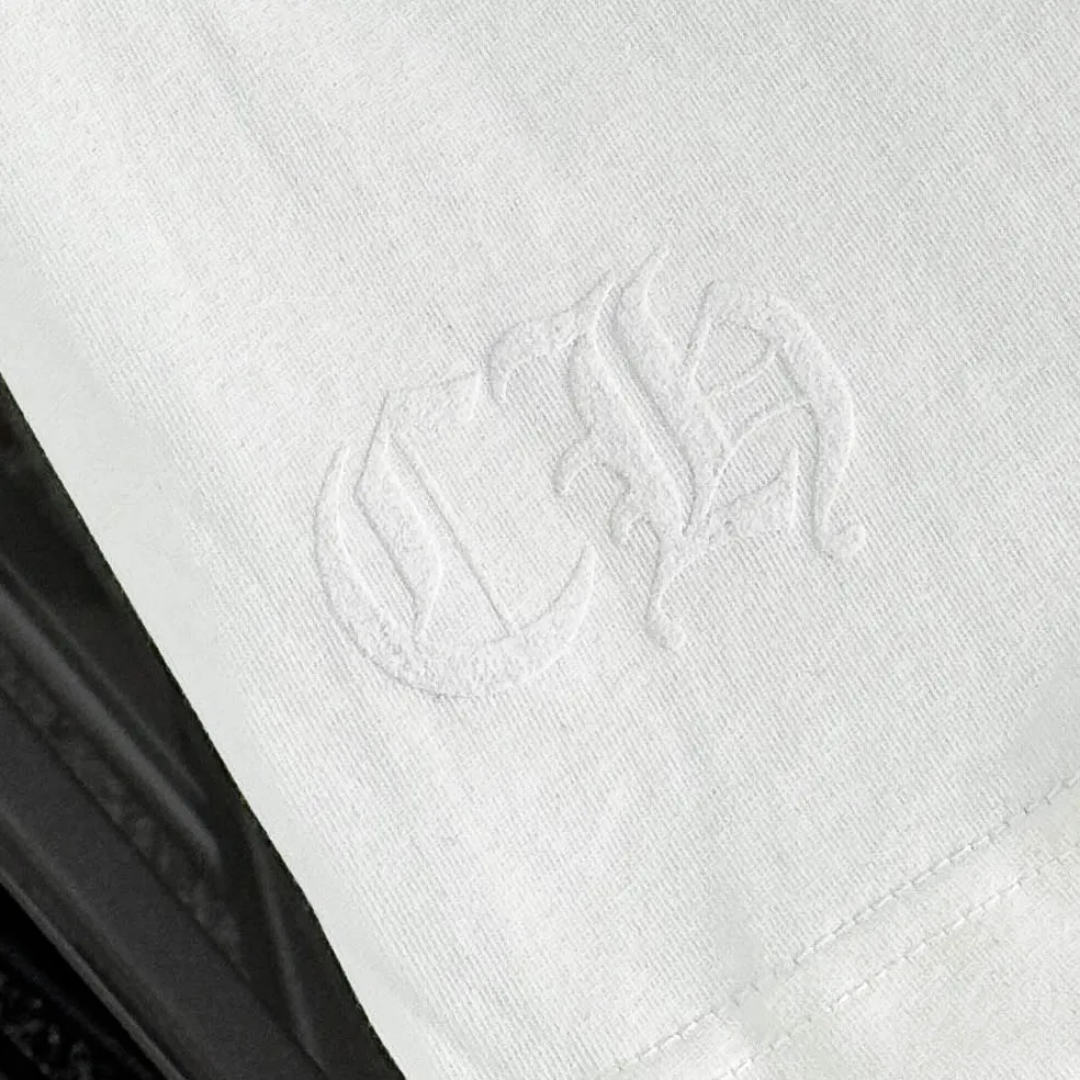 P170 Chrome Hearts 25 high-end versions. The fabric is made of 300 grams of high-density pure cotton. It does not deform or shrink. It has three labels. It is the same style for men and women. Technology: suede foaming + digital printing. Color: white, black. SIZE: S-XL.